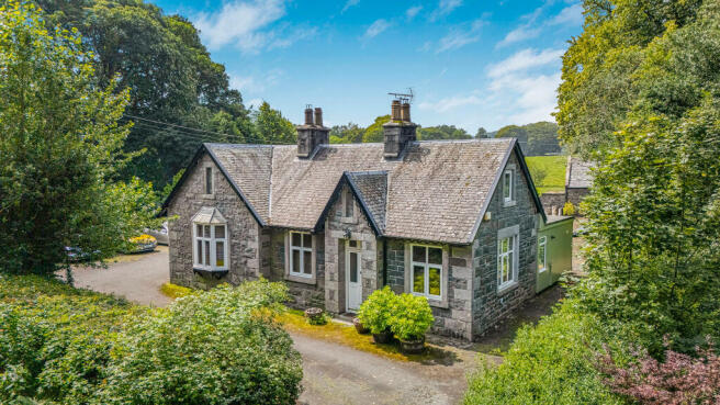 3 bed property, in The Old Schoolhouse, £425,000
