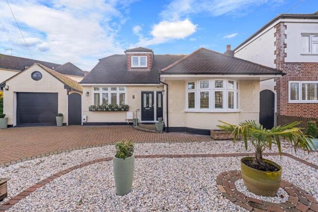 3 bed property, in Croysdale Avenue, £845,000
