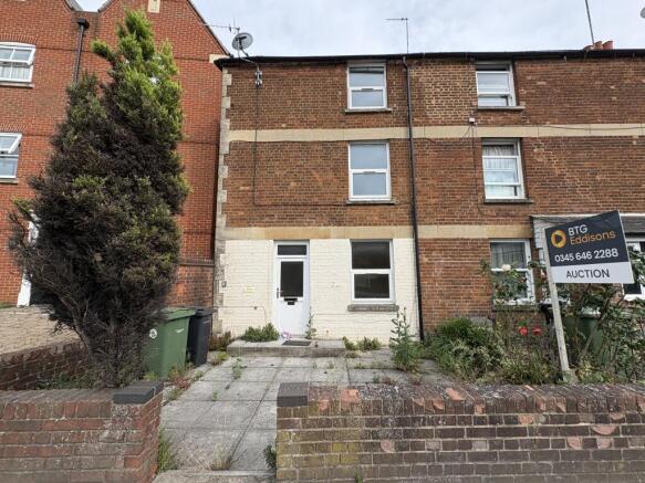 2 bed property, in 73 Vineyard, £200,000