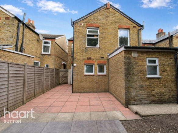 3 bed property, in Lower Court Road, £500,000