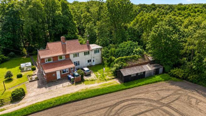 3 bed property, in Laughton Wood Corner, £150,000