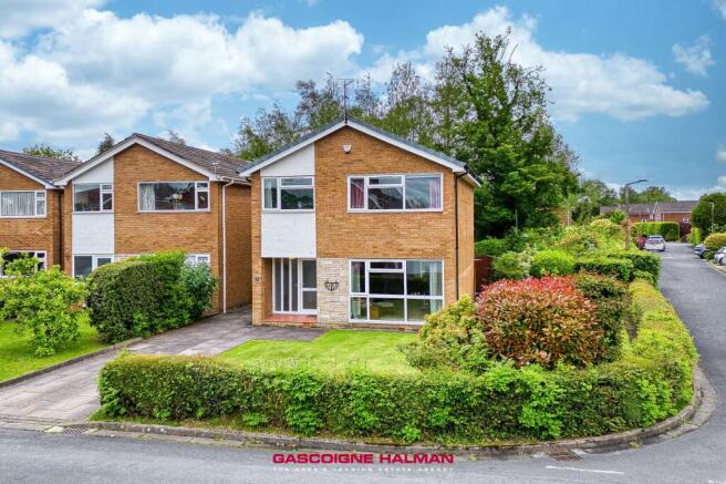 4 bed property, in Padstow Drive, £550,000