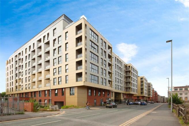 1 bed property, in 9 Adelphi Street, £100,000