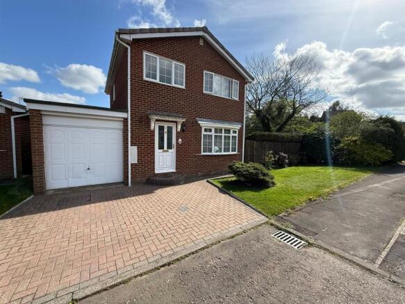3 bed property, in Ely Close, £215,000