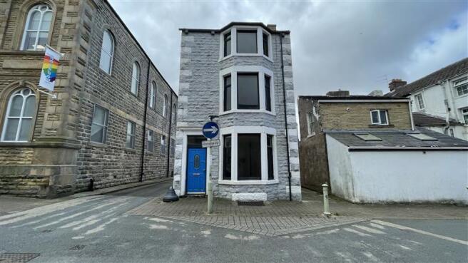 Land, in 19 Clarence Street, £90,000