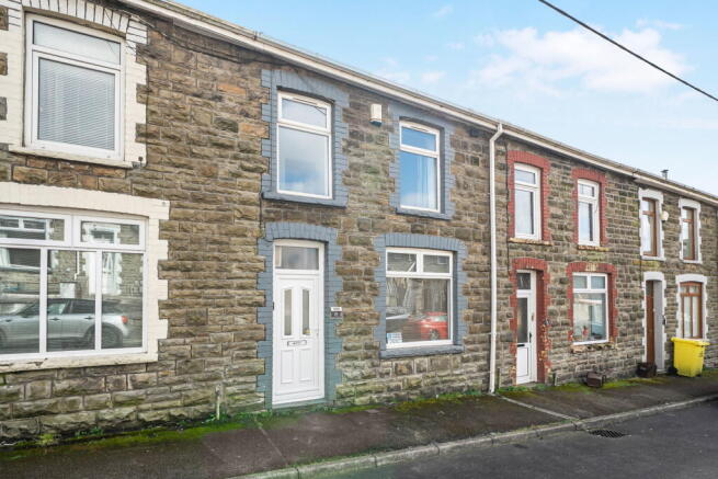 3 bed property, in George Street, £125,000