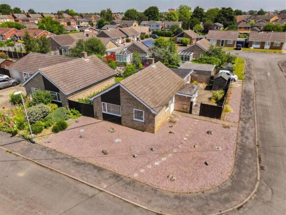 3 bed property, in Bellfield Close, £235,000