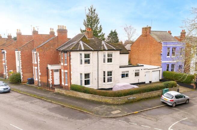 3 bed property, in Leam Terrace, £595,000