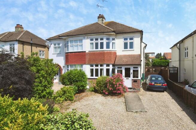 3 bed property, in Third Avenue, £550,000