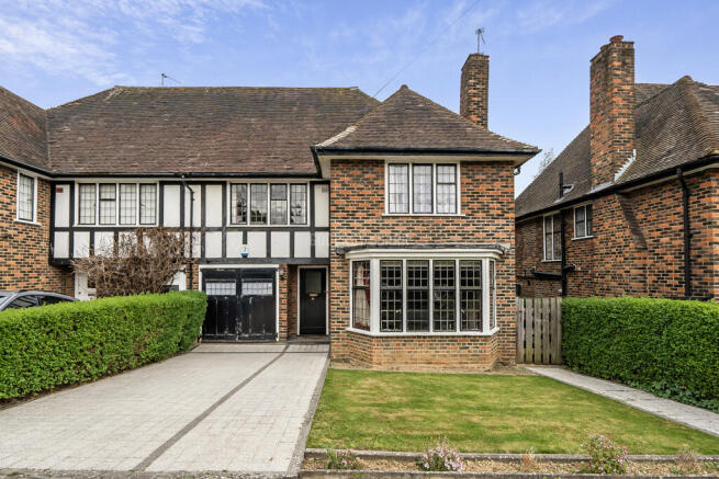 4 bed property, in Greenhalgh Walk, £1,525,000