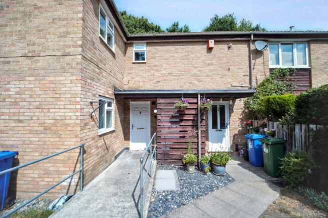 2 bed property, in Lightwood, £150,000