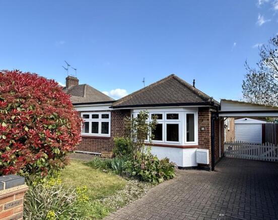2 bed property, in Worcester Avenue, £575,000
