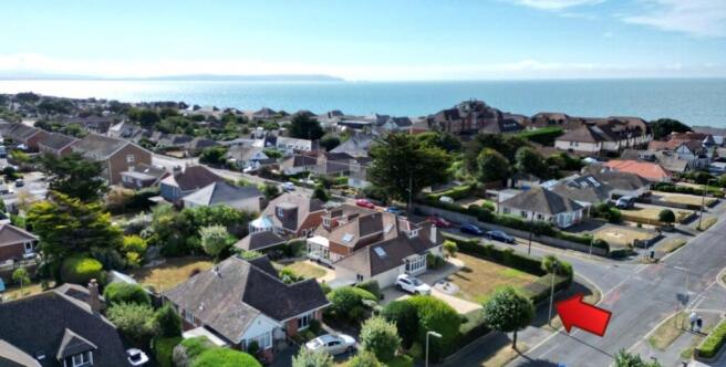 6 bed property, in Barton Court Avenue, £1,250,000