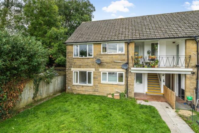 2 bed property, in Pilsdon Close, £115,000