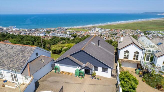 4 bed property, in Bay View Road, £900,000