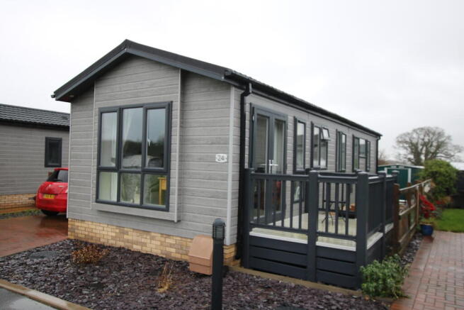 2 bed property, in Seven Hills, £150,000