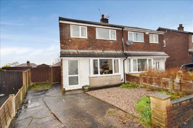 3 bed property, in Kirkstall Drive, £180,000