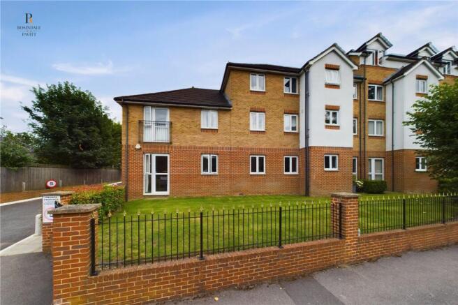1 bed property, in Cranley Gardens, £250,000