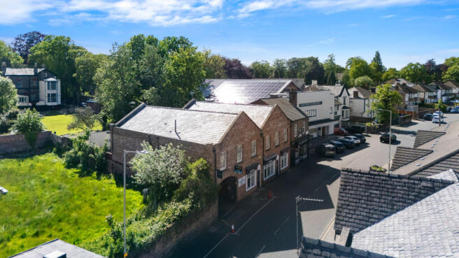 2 bed property, in Grosvenor House, £150,000