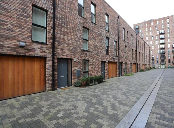 2 bed property, in Lockgate Mews, £340,000