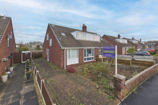 Land, in Ruskin Crescent, £199,995
