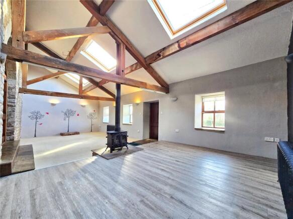 4 bed property, in Waggoners Farm Barn, £550,000