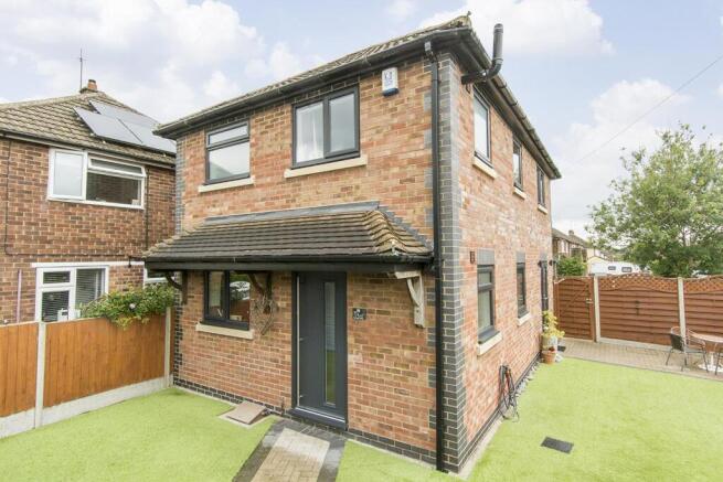 2 bed property, in Sherrier Way, £284,000