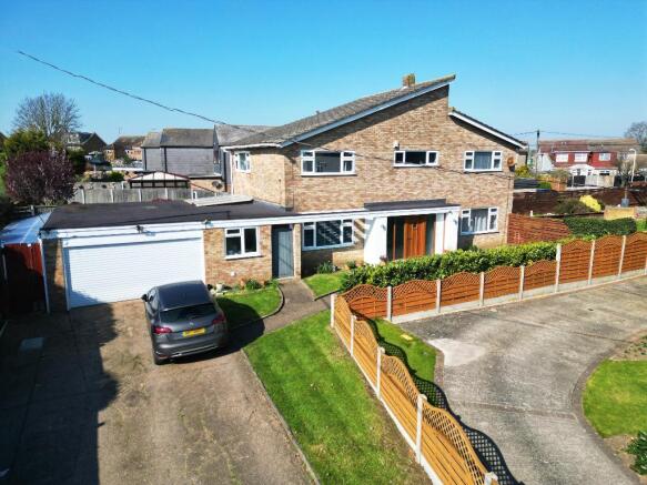 4 bed property, in Recreation Avenue, £750,000