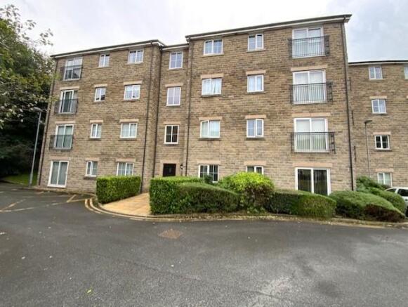 2 bed property, in Bramble Court, £90,000