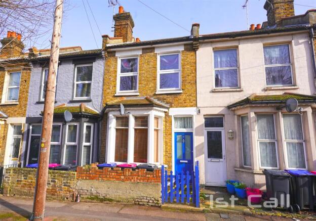 2 bed property, in Tudor Road, £250,000