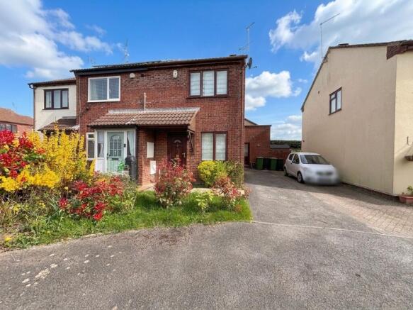 2 bed property, in Campion Close, £269,500