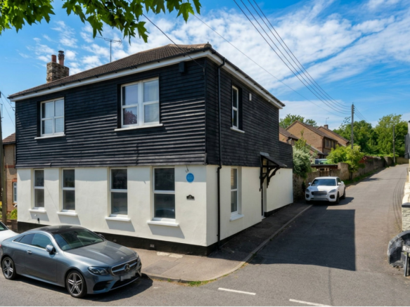 4 bed property, in High Street, £550,000