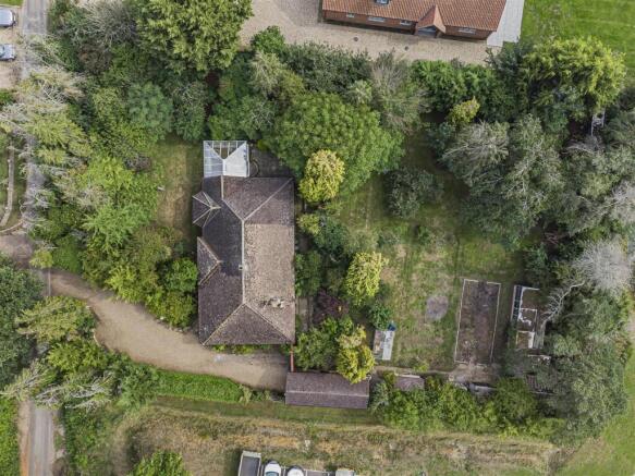3 bed property, in Broomhill Lane, £525,000