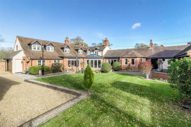 4 bed property, in Baxterley, £1,100,000