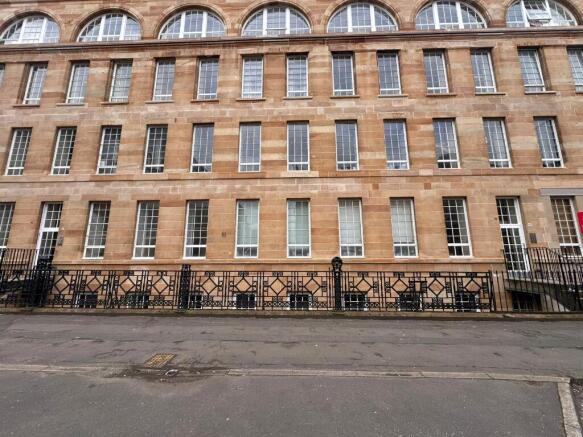 2 bed property, in Kent Road, £135,000