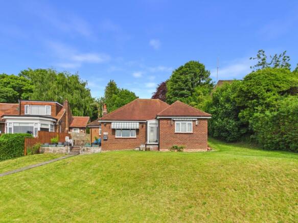 3 bed property, in Springfield Close, £650,000