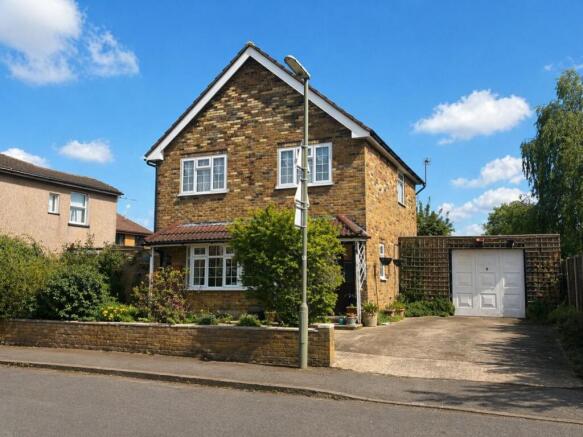 3 bed property, in Riverside Place Stanwell, £575,000