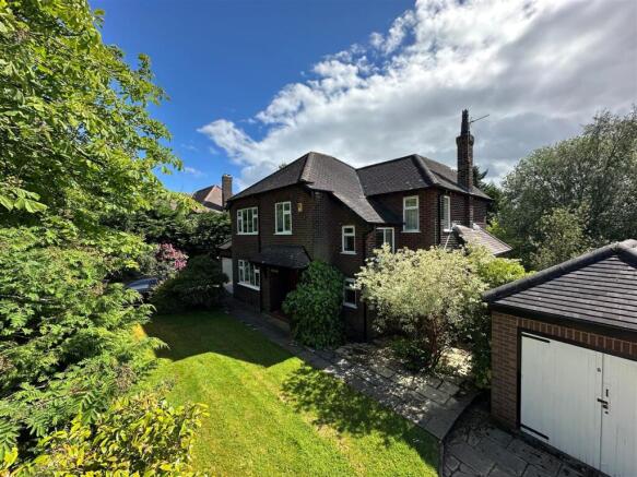 4 bed property, in Lyme Road, £749,950