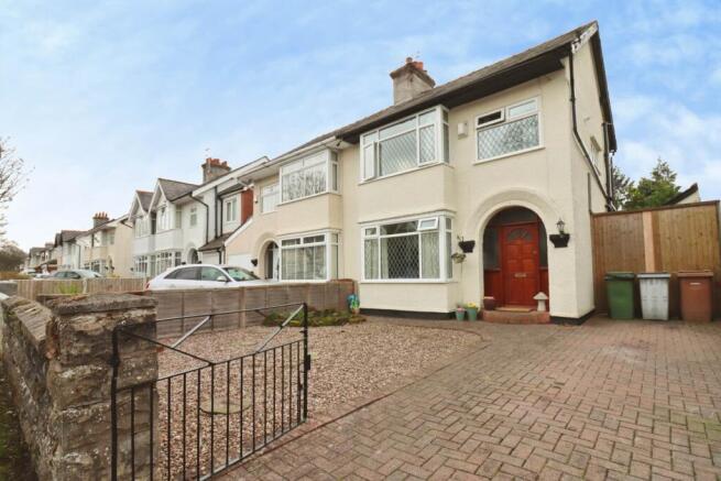 3 bed property, in Princes Avenue, £250,000