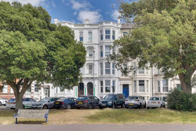 1 bed property, in Western Parade, £199,950