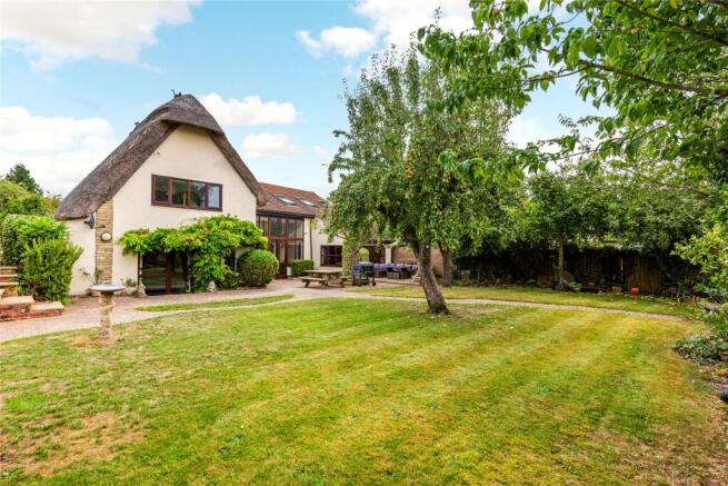 4 bed property, in Hartwell Road, £500,000