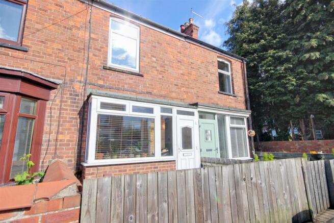 2 bed property, in Beaver Road, £140,000