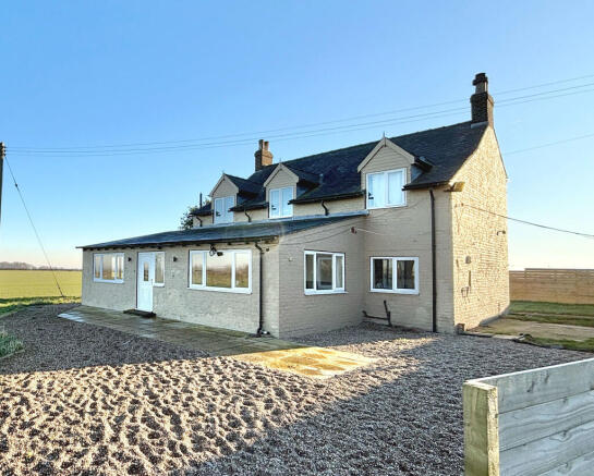 5 bed property, in Creyke Farm House, £395,000