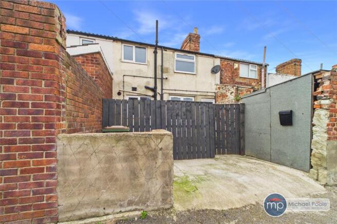 3 bed property, in West Terrace, £70,000