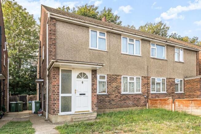 2 bed property, in Ely Close, £220,000