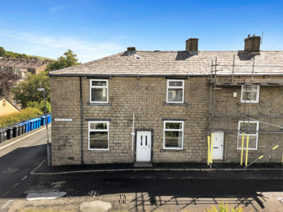 4 bed property, in South Street, £160,000
