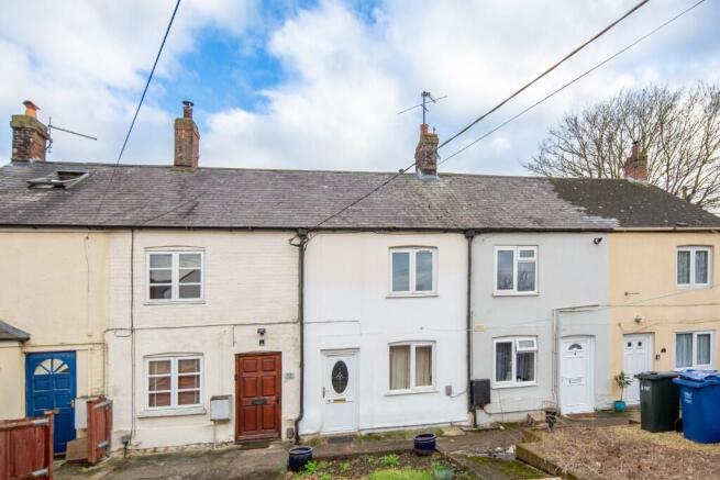 2 bed property, in Crumps Butts, £250,000