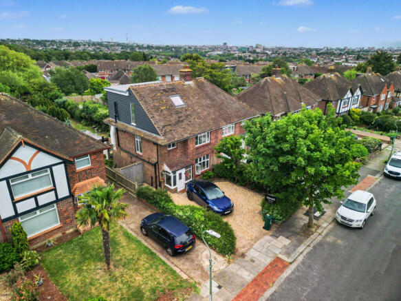 4 bed property, in King George Vi Drive, £700,000