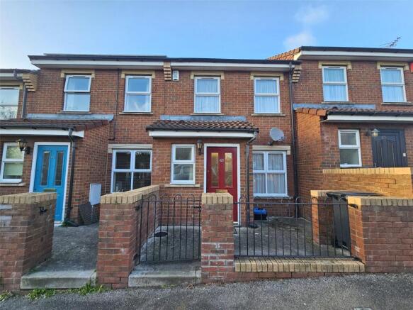 2 bed property, in Bloy Street, £310,000