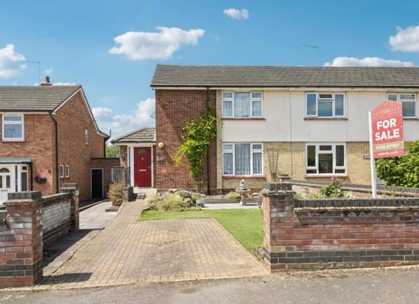 3 bed property, in Nutcroft, £550,000